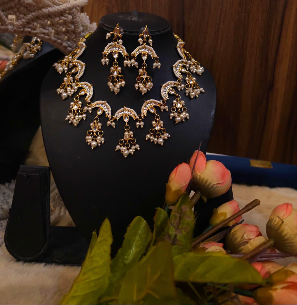 White Kundan Necklace set With Earrings