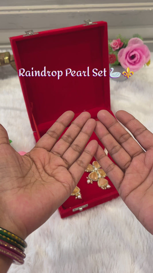 Raindrop Pearl Necklace Set