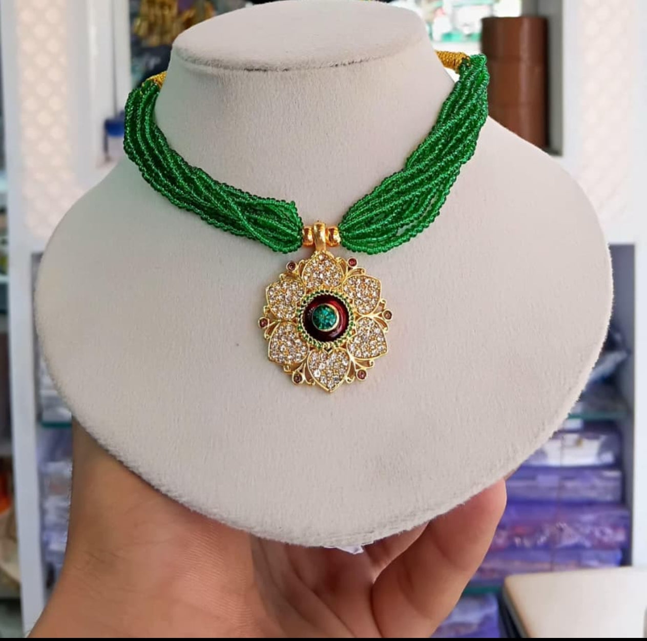 Pendent set